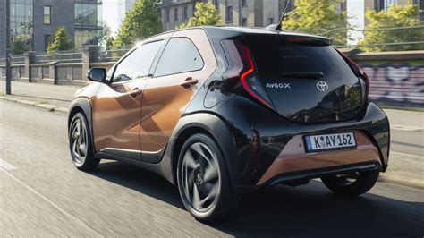 Grafico comparativo prestazioni Aygo X con cambio manuale e automatico