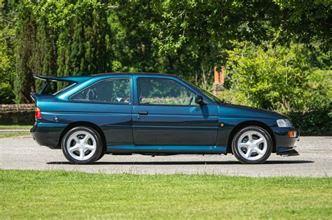 Ford Escort RS Cosworth in azione su un percorso sterrato