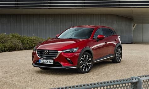 Mazda CX-3 su percorso off-road leggero