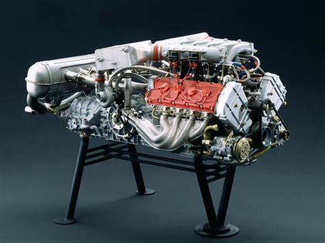 Motore Ferrari F40 visto dall'alto