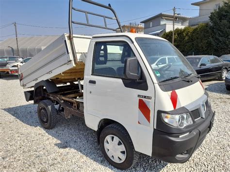 Piaggio Porter 4x4 Kipper in un cantiere