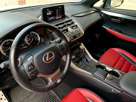 Interni Lexus NX F Sport