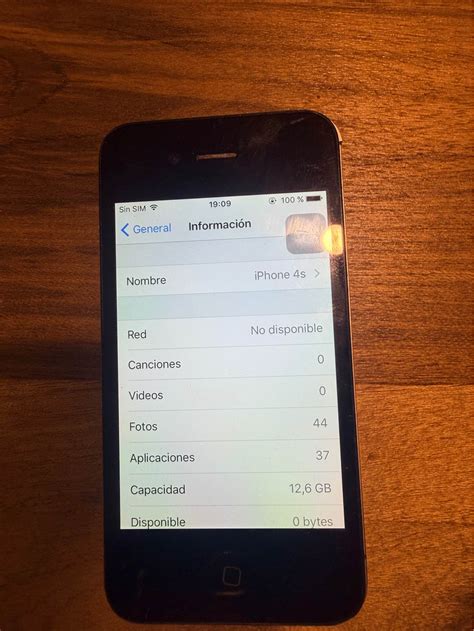 iPhone 4s in un setup audio vintage