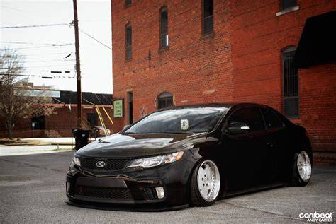 Kia Forte EX 2010 modificata con body kit