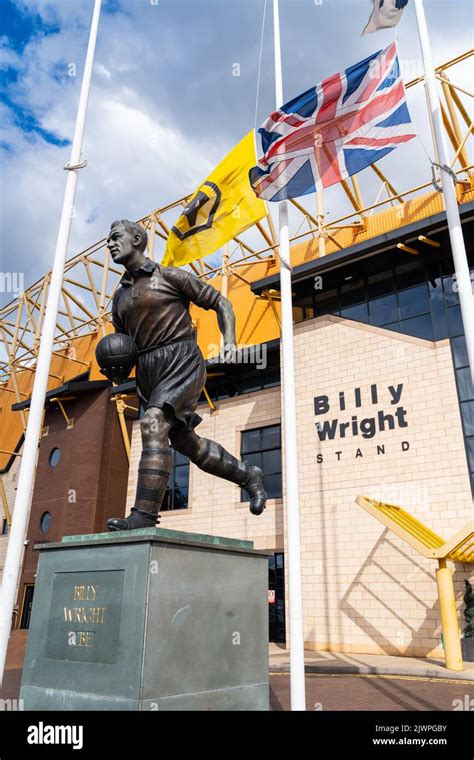 Statua di Billy Wright all'esterno del Molineux
