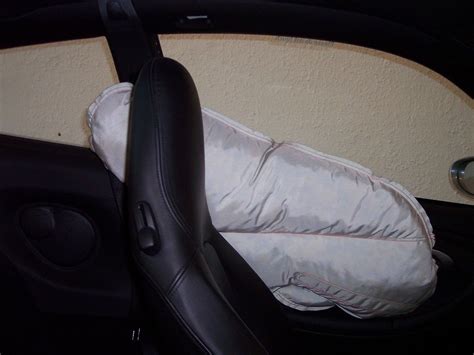 Airbag a tendina in un veicolo