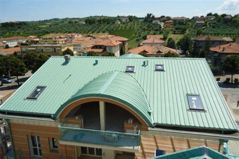Vari tipi di coperture bagagliaio avvolgibili