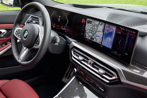 Interni BMW Serie 4 con cockpit digitale