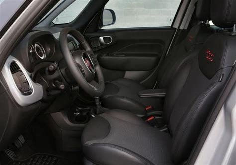 Interni Fiat 500L Beats Edition con impianto audio Beats