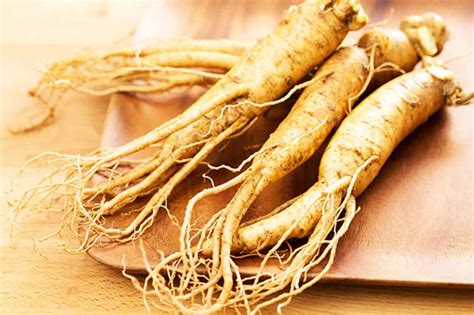 Schema che illustra le differenze tra ginseng bianco e rosso