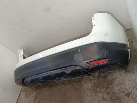 Vista posteriore di un Volkswagen Touareg con sensori di parcheggio installati