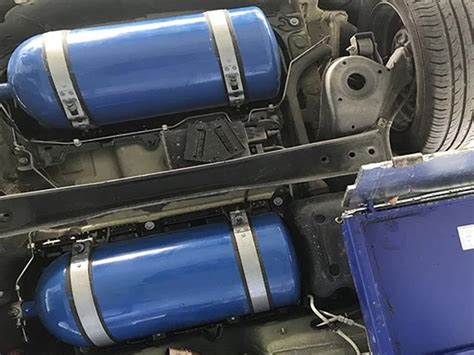Dettaglio di una bombola di metano per auto