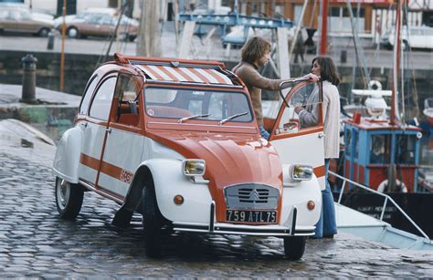 Citroën 2CV Spot originale sulla costa della Normandia