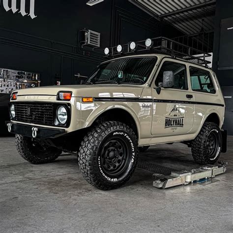 Lada Niva classica in ambiente off-road