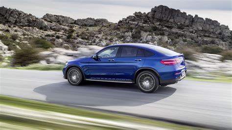 Esterno Mercedes GLC Coupé con tetto spiovente