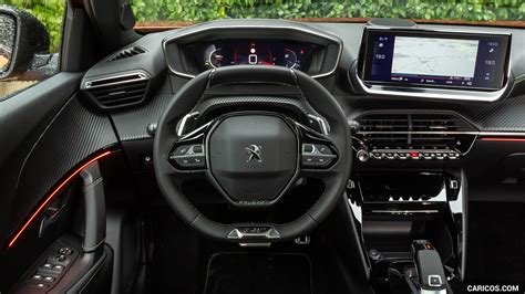 Peugeot 2008 interni cruscotto