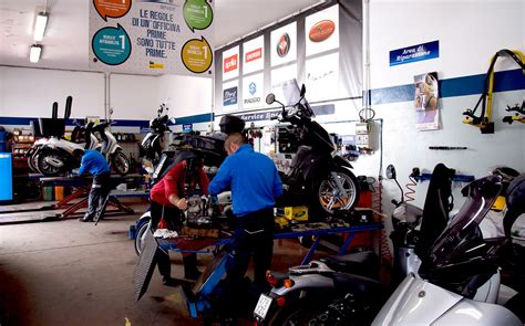 Officina specializzata con attrezzature per la rigenerazione di iniettori