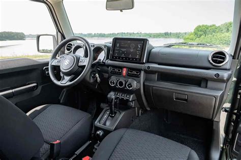 Dettaglio interni Suzuki Jimny Evolution Plus con cambio automatico