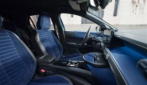 Interni della Lancia Ypsilon con dettagli in Rose Gold e rivestimenti in tessuto Chevron