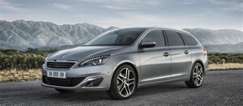 Peugeot 308 station wagon con rete bagagliaio installata