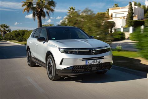 Opel Grandland X PHEV in azione