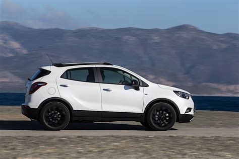 Opel Mokka X in versione 4x4 su terreno sconnesso