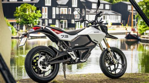 Motocicletta elettrica Zero Motorcycles in carica