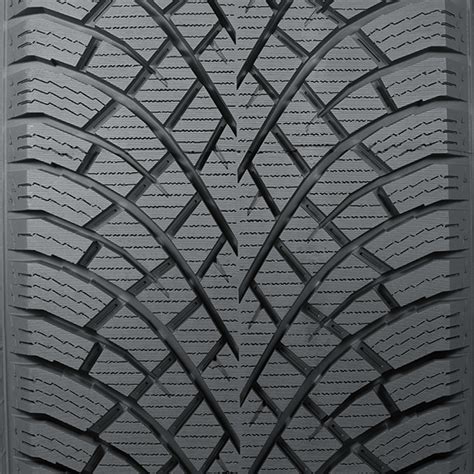 Primo piano di un battistrada Nokian Hakkapeliitta R5 SUV con cristalli Arctic Grip