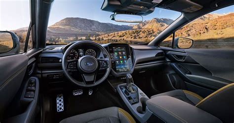 Interni Subaru WRX con schermo verticale