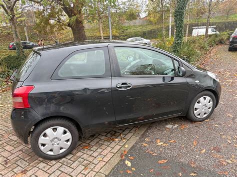 Toyota Yaris 2006 con graffi sulla carrozzeria