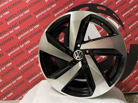 Design di cerchi replica ispirati alla Golf GTI