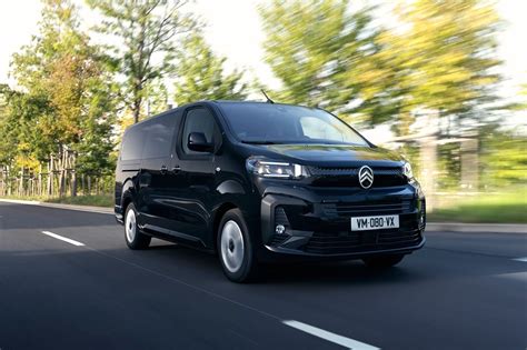 Citroën Spacetourer in un contesto urbano