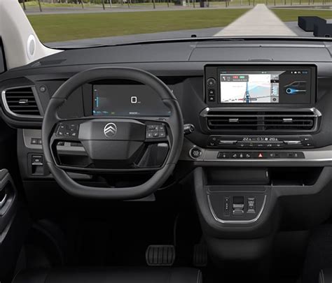 Interni del Citroën Spacetourer con display digitale
