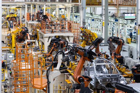 Stabilimento automobilistico moderno con linee di assemblaggio robotizzate