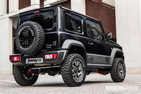 Suzuki Jimny Gan con assetto rialzato e pneumatici maggiorati
