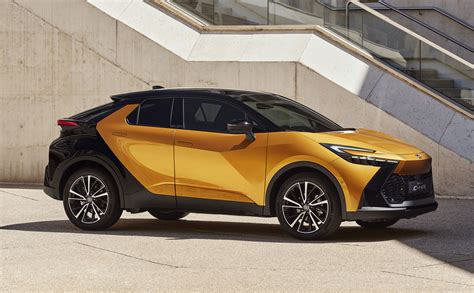 Dettaglio del design posteriore della Toyota C-HR con gruppi ottici distintivi
