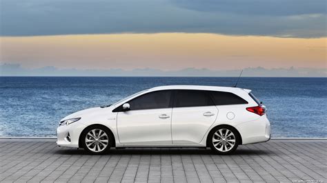 Toyota Auris Hybrid Touring Sports con gancio traino