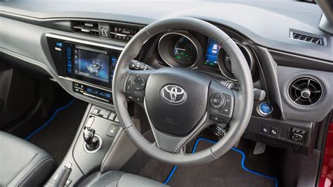 Interni Toyota Auris Hybrid Touring Sports