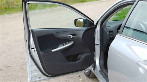 Schema interno di una portiera di un'auto con evidenziato il pannello interno