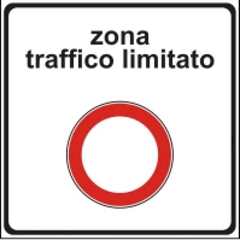 Segnaletica di una Zona a Traffico Limitato Territoriale (ZTLT)