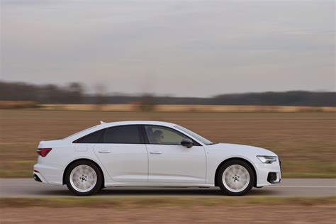 Audi A6 50 TDI Quattro in movimento