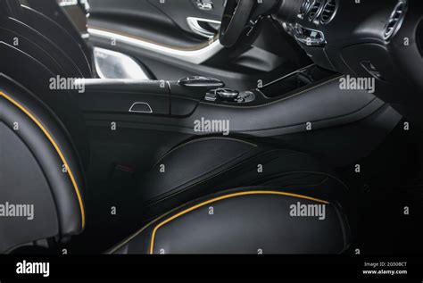 Interni auto lussuosi in pelle