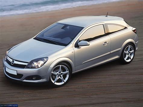 Opel Astra CDTi in strada