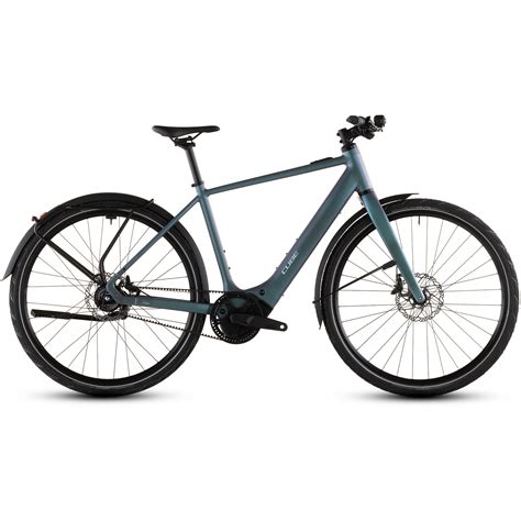 Bicicletta elettrica Aster Hybrid in un contesto urbano