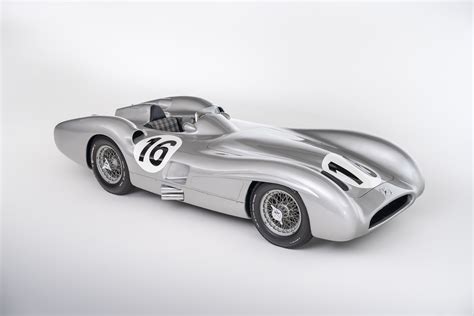 Juan Manuel Fangio con la Mercedes W196 R