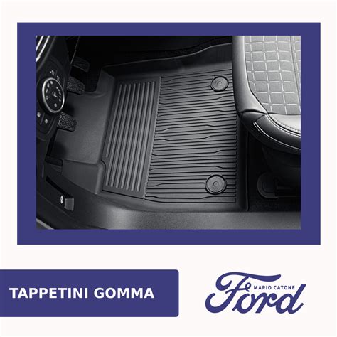 Interni Ford Fiesta con tappetini personalizzati