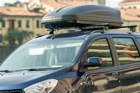 Dacia Lodgy con barre portatutto e box da tetto