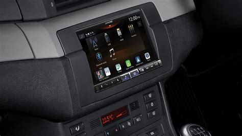 Alpine iLX-705E46 installato nel cruscotto di una BMW E46