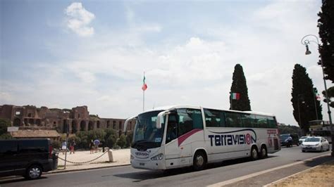 Autobus Terravision in partenza dall'aeroporto di Ciampino