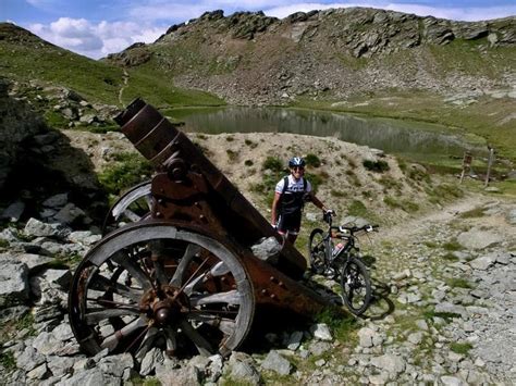 Ricoveri militari abbandonati sull'Altopiano dei Tredici Laghi